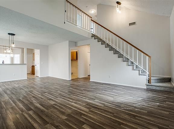 4th image of 2213 Villawood Ln