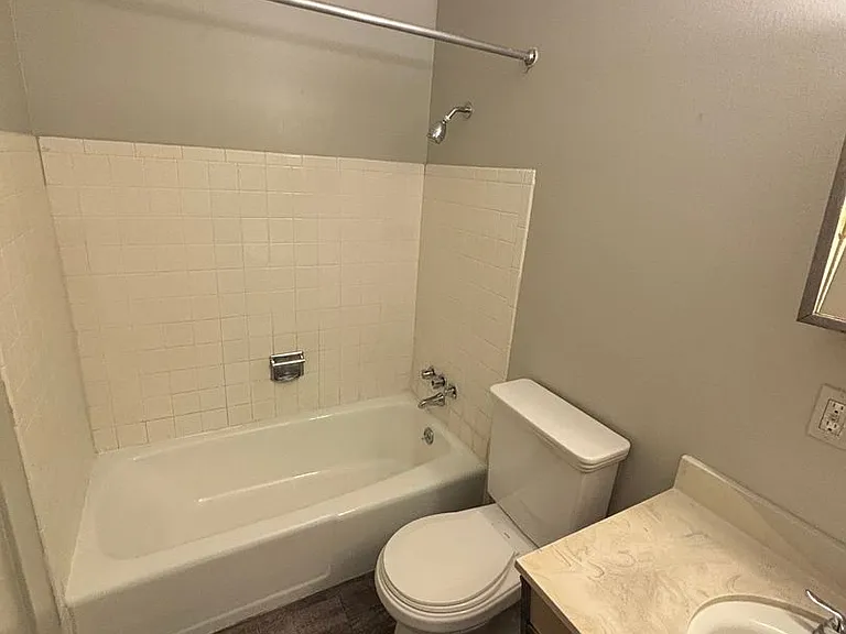 Taylor St Apartment — Photo 49