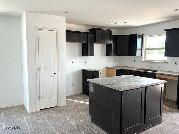 2nd image of 4824 Marisabel Azcarate St