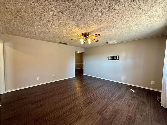 3rd image of 1313 Kent St