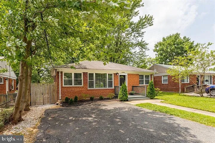 3 bed, 1.0 bath, 840 sqft, $2,750 — Photo 2