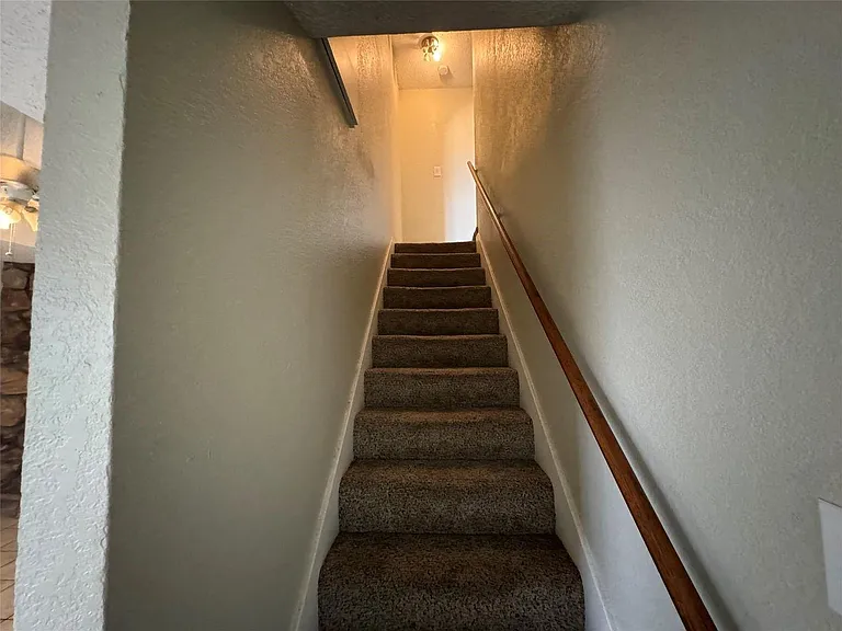 2721 Hurstview Dr #D — Photo 2