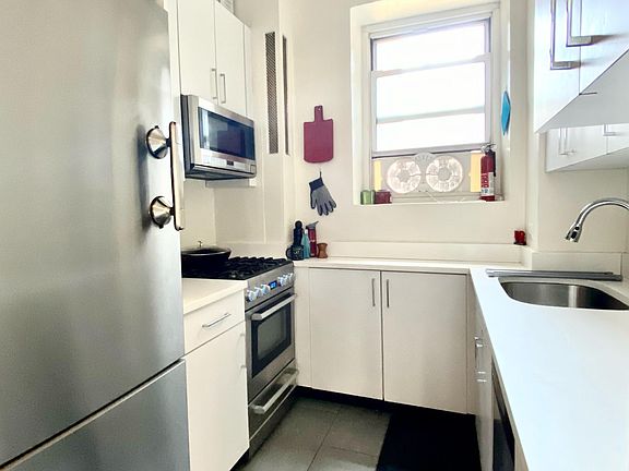 3rd image of 120 W 86th St APT 3A