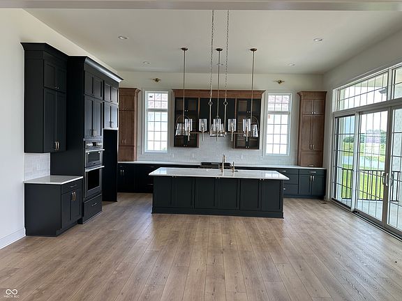 3rd image of 15929 Sonnet Park Ln