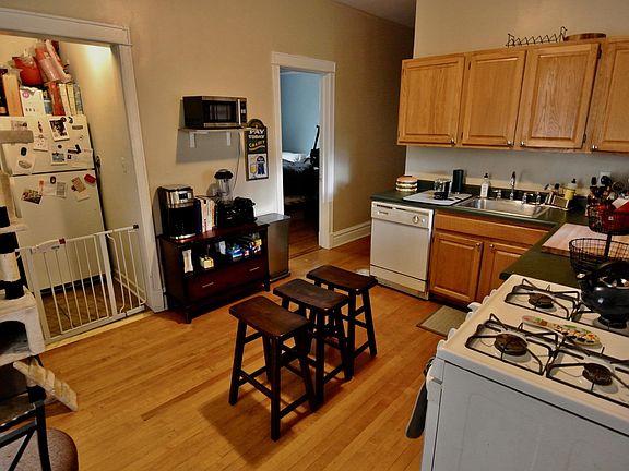 5th image of 3801 N Lakewood Ave #1