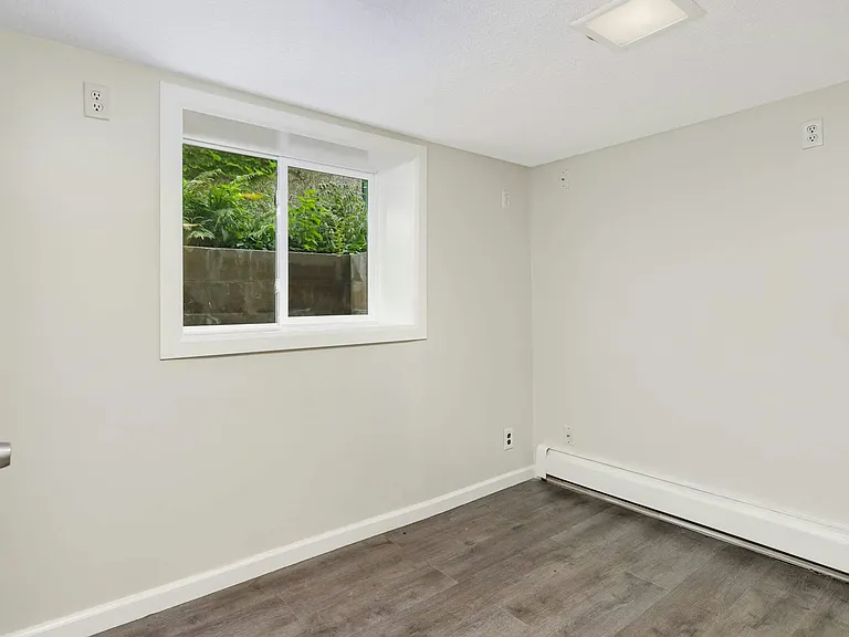 864 19th Ave SE — Photo 37