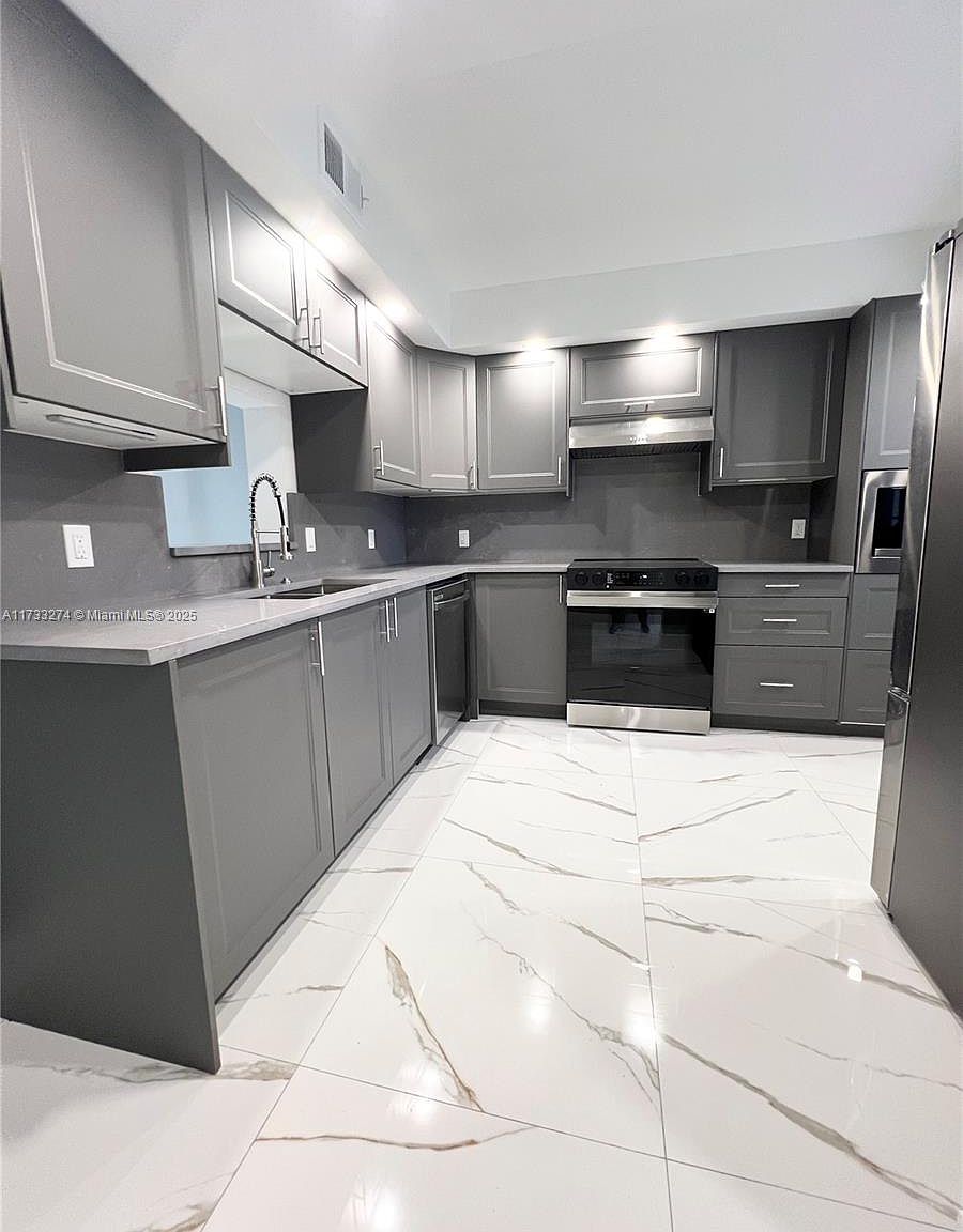 4702 Martinique Dr APT E1