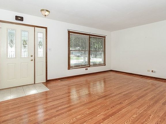 4th image of 8188 N Brockton Ct
