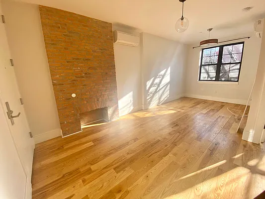 Rented by Batra Group Inc | media 11