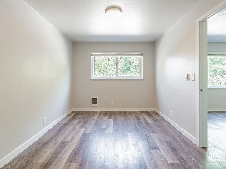 Eleanor Apartments — Photo 26