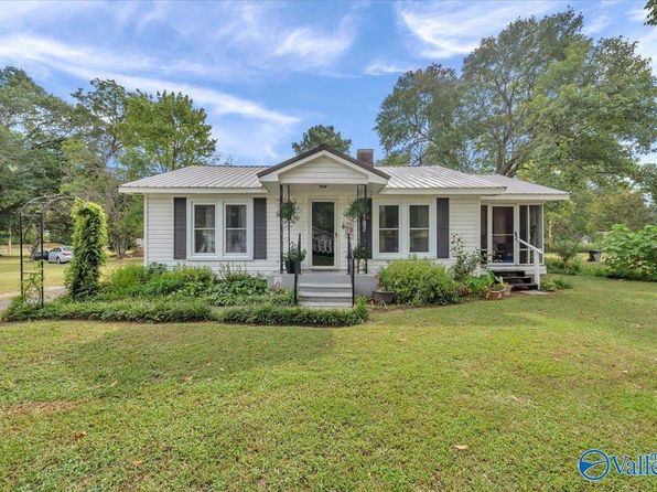 307 Larkin St, Scottsboro, AL 35768