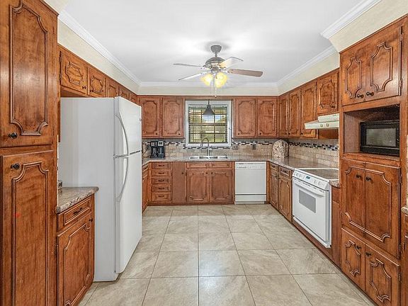 4th image of 208 Bonvue St