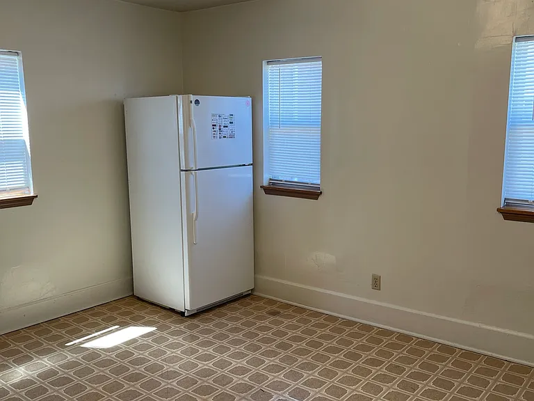 523 E Burlington St #3 — Photo 5