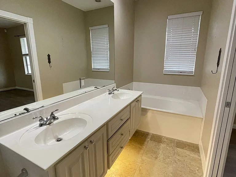 1649 Napoli Dr W #1649 — Photo 27