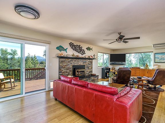 4th image of 22747 Meadow Ln