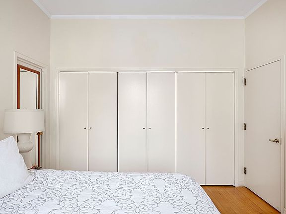 5th image of 7 Gramercy Park W #7A