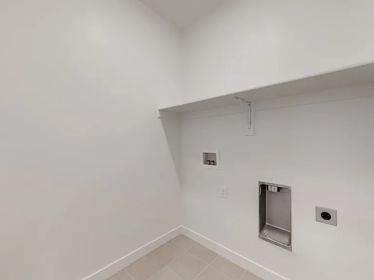 546 S 1040 W — Photo 28
