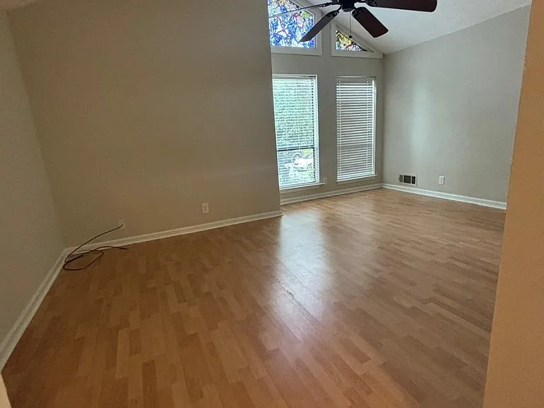 1019 Jonathan Ln — Photo 11