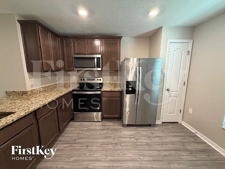 280 Edgevale Rd SE — Photo 6