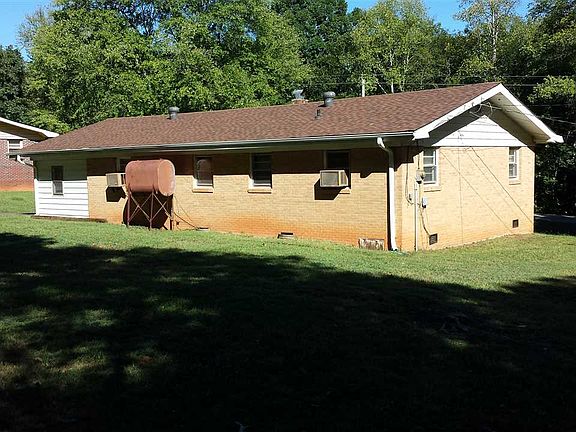 3rd image of 258 Dogwood Ln