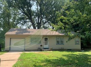 125 N Peck Dr, Independence, MO 64056
