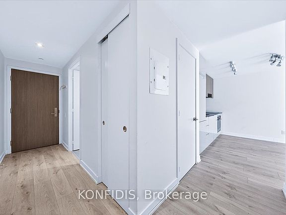 5th image of 161 Roehampton Ave #732