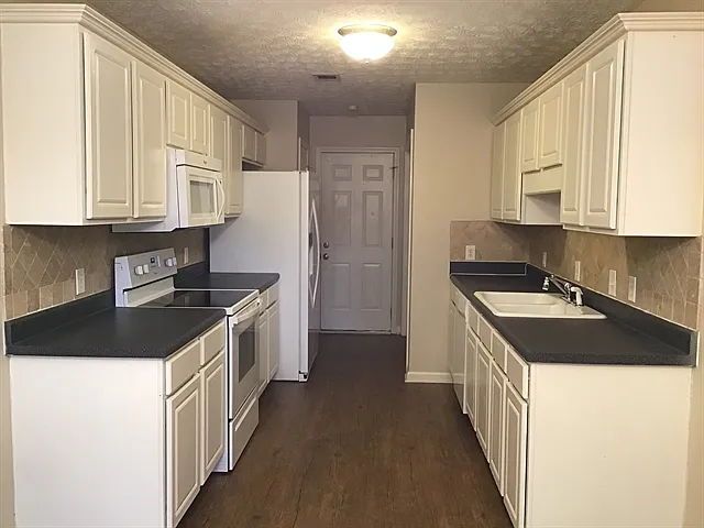2535 Lakeview Trl — Photo 2