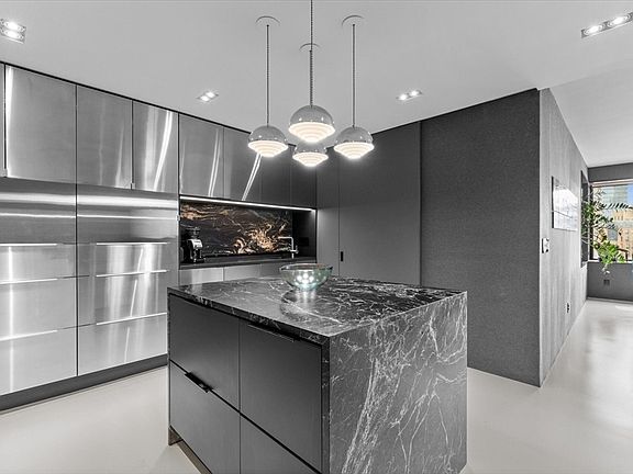 4th image of 65 E India Row APT 16B