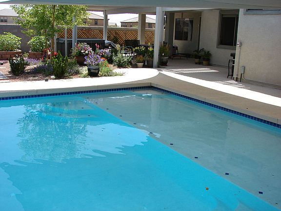 8' shallow shelf with removable shade, 8' deck between house & pool