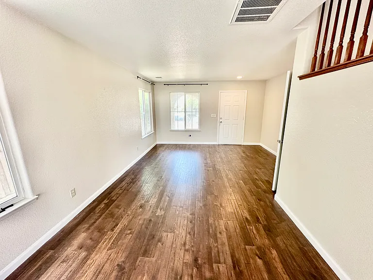 866 Papaya St — Photo 4