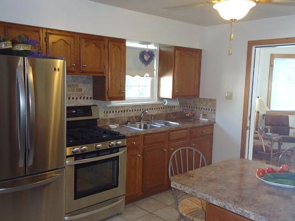 4th image of 1063 Delhi Ave