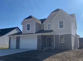 28326 Nadia Ln, Chesterfield, MI 48047