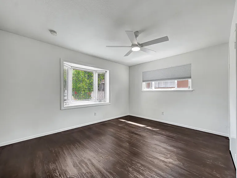 23008 Hamlin St — Photo 25