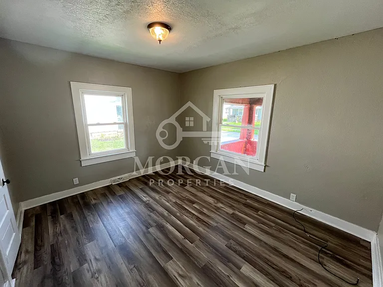 1114 W 6th St — Photo 6