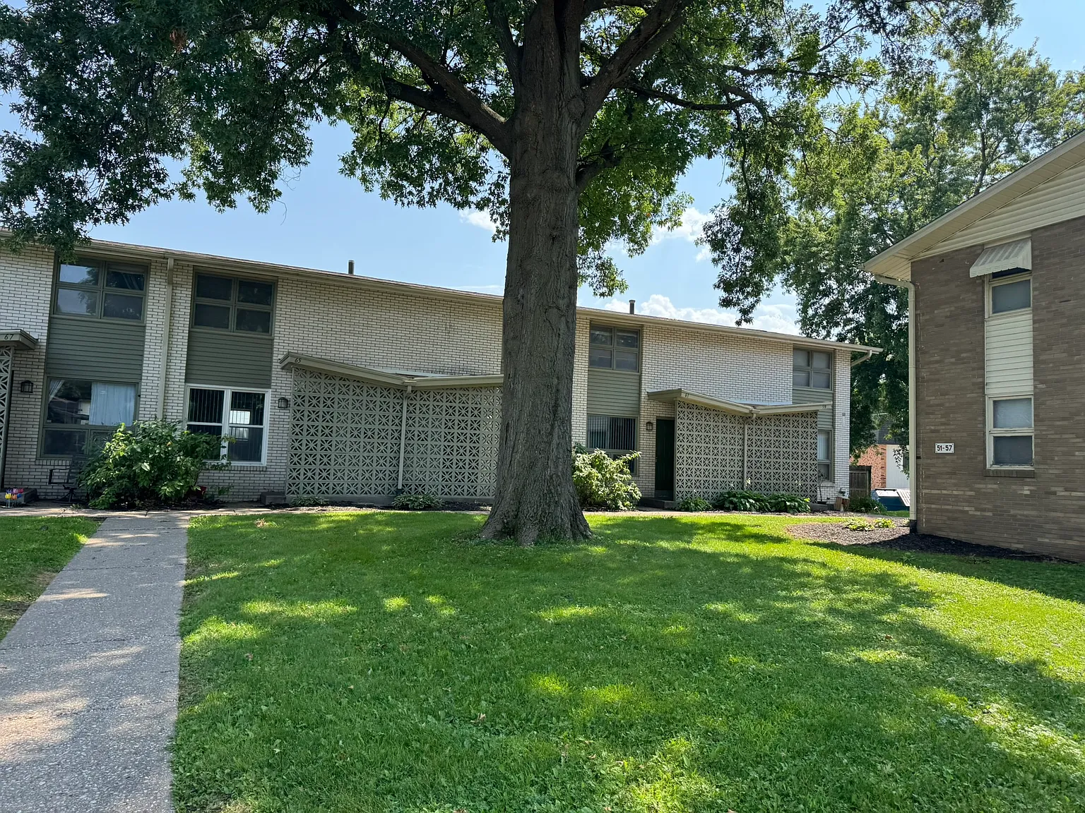 2 bed, 878 sqft, $1,100 — Photo 1
