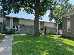 61 Sutton Ct #61, Bettendorf, IA 52722