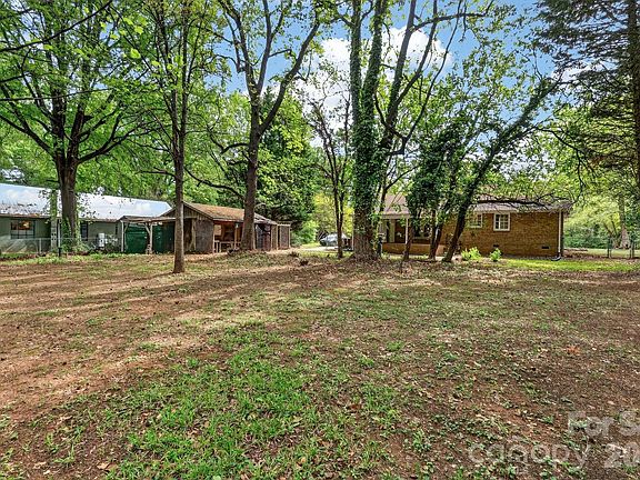 4th image of 710 Twin Oaks Rd