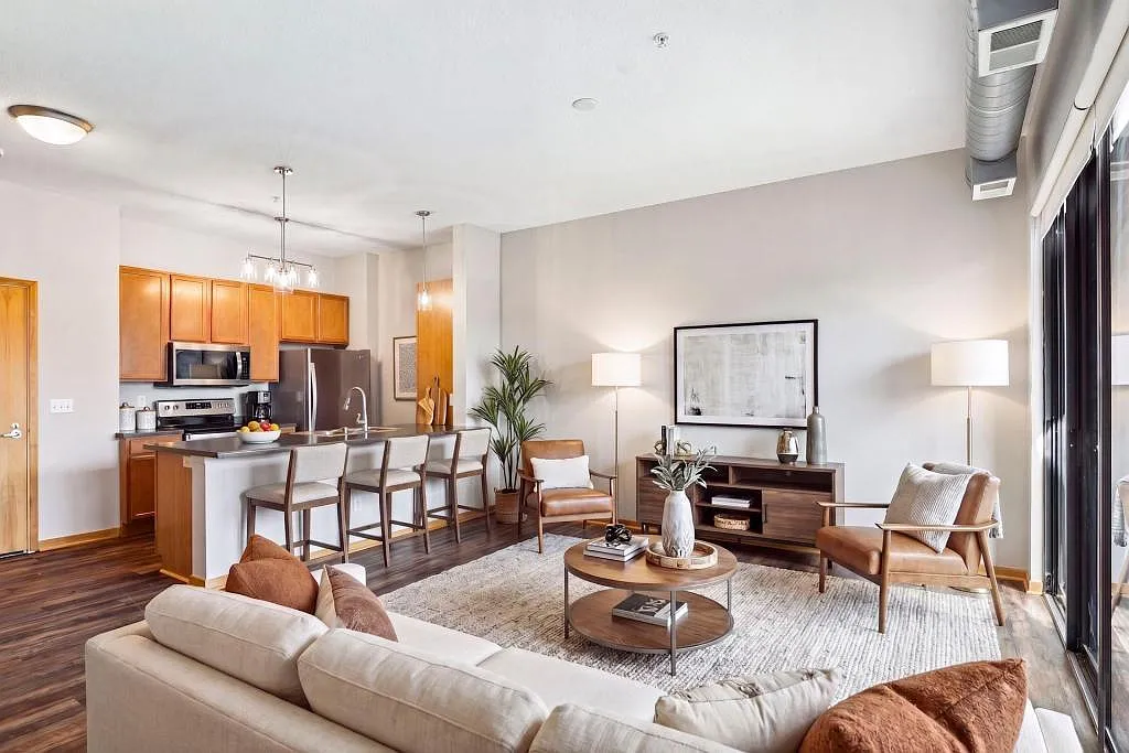 1 bed, 1.0 bath, 773 sqft, $1,695 — Photo 1