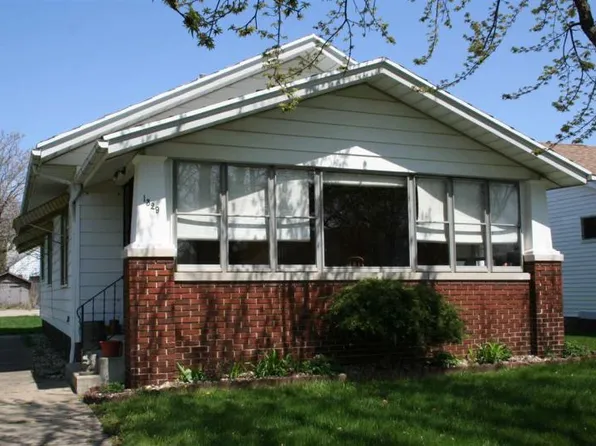 1329 Cedar St, South Bend, IN 46617