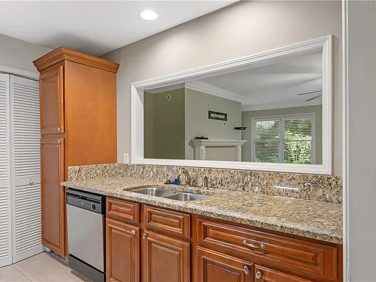 601 Abingdon Way — Photo 10