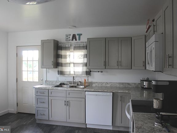 5th image of 226 N West St