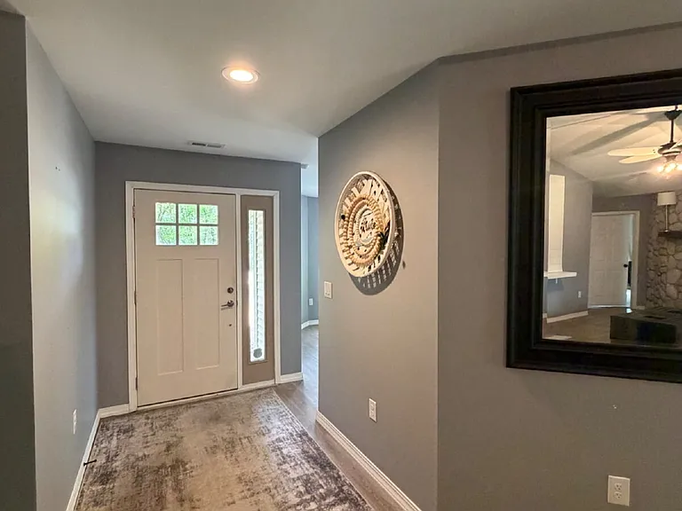 1270 Skyview Dr — Photo 4