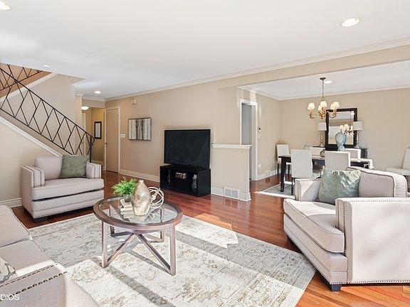4th image of 246 Essex Pl