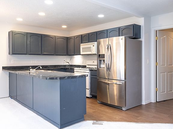 2nd image of 601 SE Port Ave