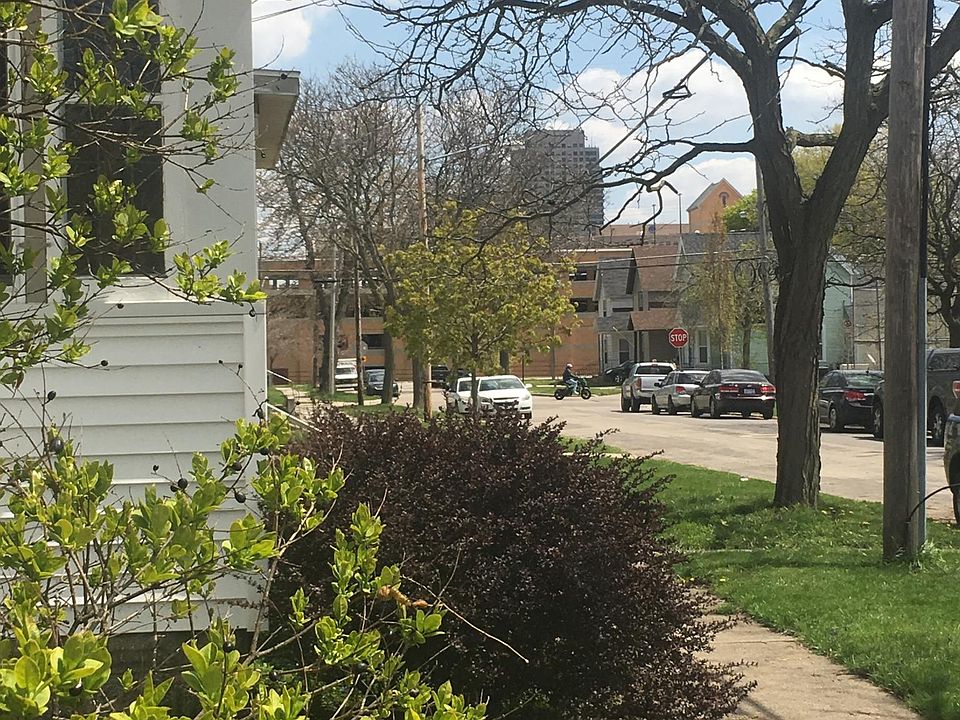 1st image of 100 Gold Ave NW