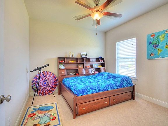 3rd image of 40461 Emmy Ave