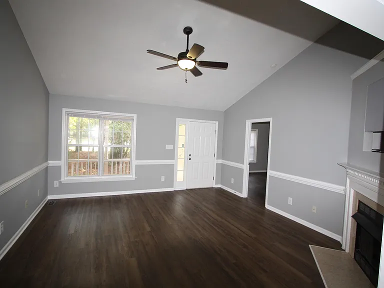 113 Drew Ct — Photo 3