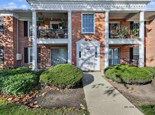 540 Shorely Dr APT 104, Barrington, IL 60010