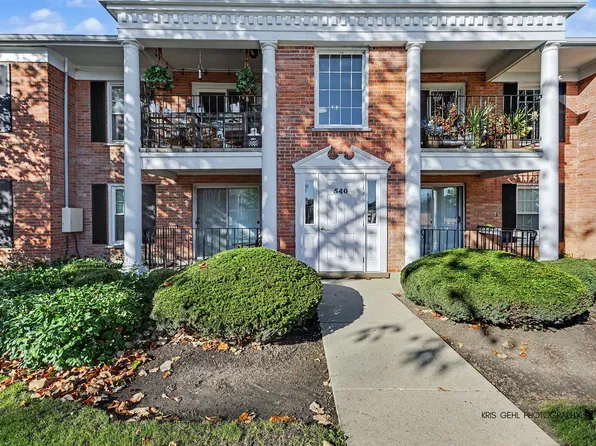 540 Shorely Dr APT 104, Barrington, IL 60010