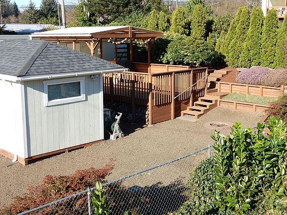 4th image of 2235 Bolton Ave W